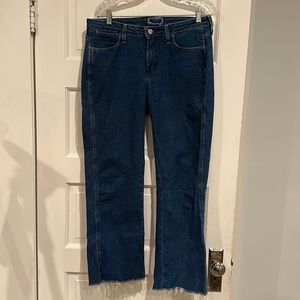 Straight leg, classic Wrangler jean. Size 7/8.